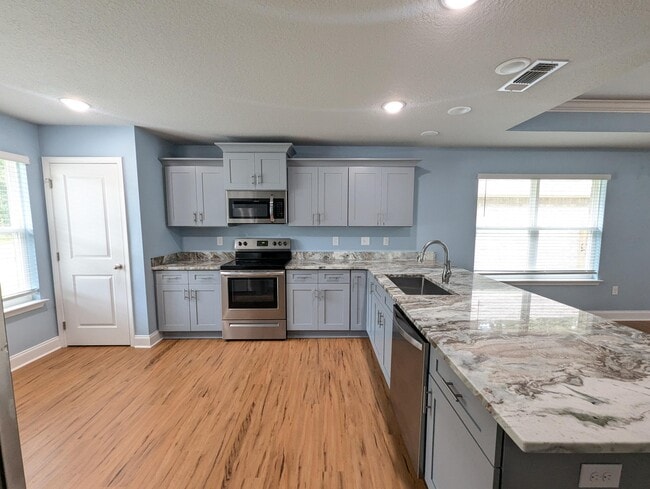 Photo - 2266 Paloma St