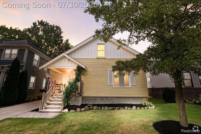 Building Photo - 423 Pingree Blvd Rental