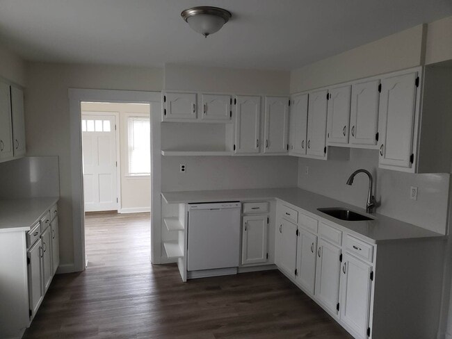 Building Photo - 10 Highland Rd Unit Lower