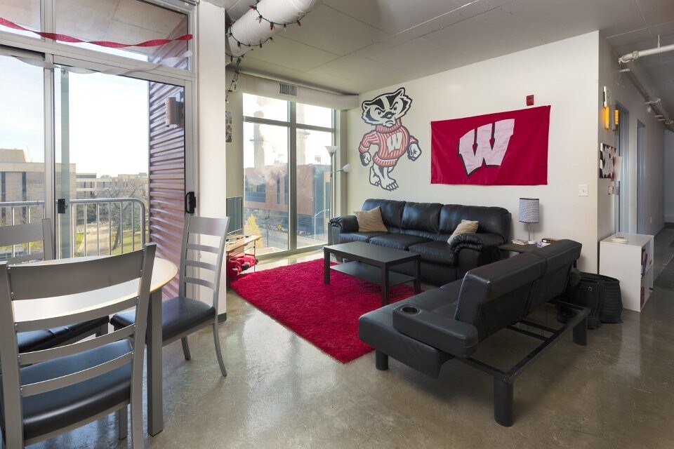 Photo - 210 N Charter St