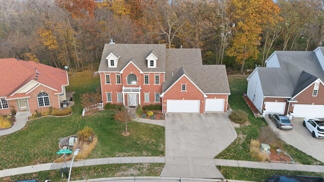 Photo - TIMELESS COMFORT!! 4 Bedroom, 4 Bathroom Home in Urbandale!