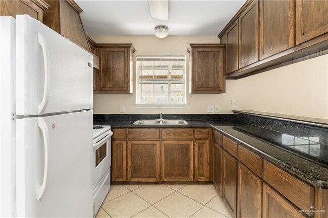 Photo - 13 Lacywood
