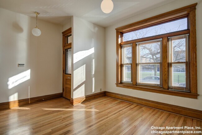Photo - 638 W Drummond Pl Unit 1F