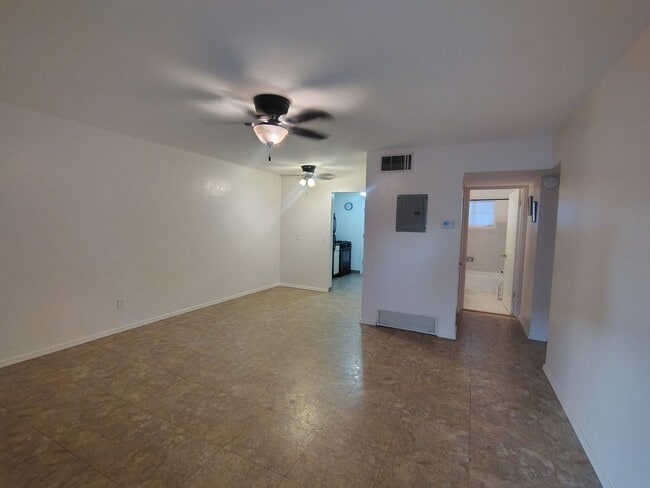 Photo - 3302-3308 E Glenn St Unit 3304