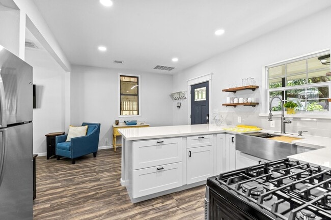 Photo - 412 Waco Ave