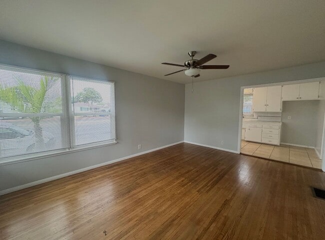 Photo - 4554 N Lakewood Blvd Unit 4558