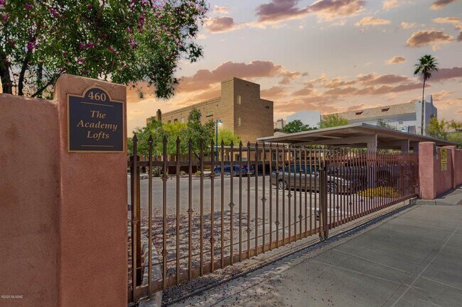 Photo - 460 S 6th Ave