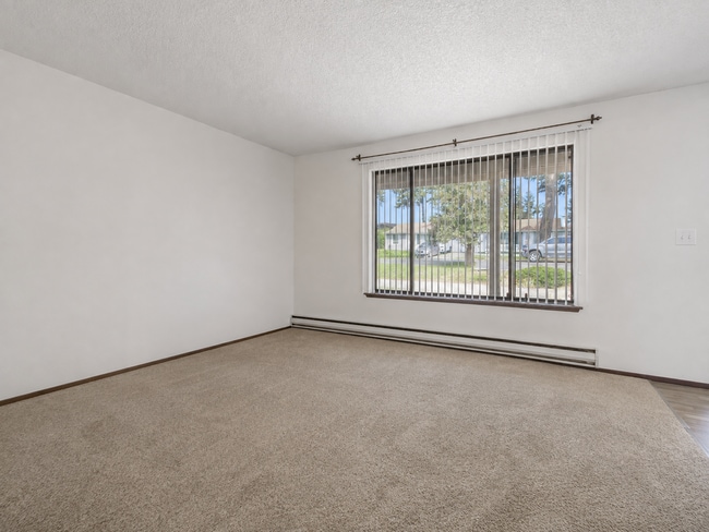 1206-1208 Tule Lake Rd S