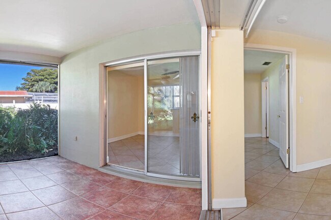 Photo - 5652 Eichen Cir