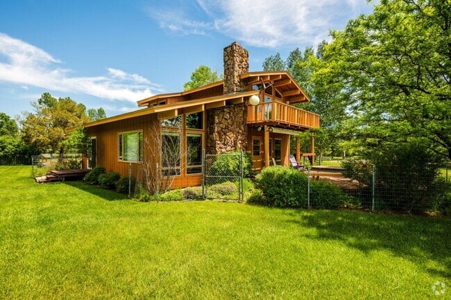 Building Photo - BIG HORN - 3 Bedroom/ 2 Bath HOME FOR RENT