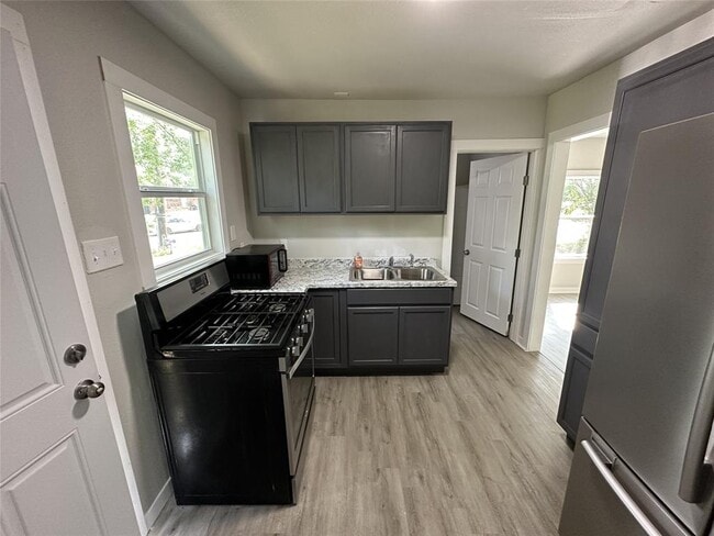 Photo - 622 Scarbrough St