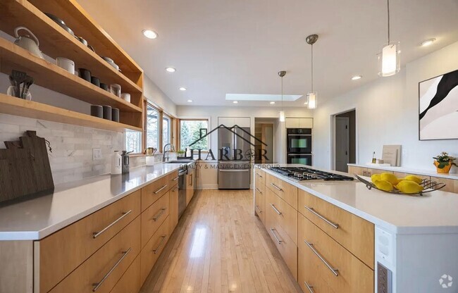 Building Photo - 1410 Woodland Dr SW Rental