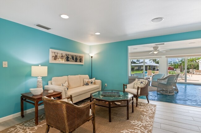 Photo - 1070 10th St E