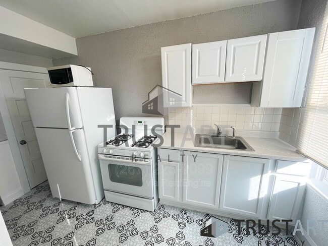 Building Photo - 7152 Theodore St