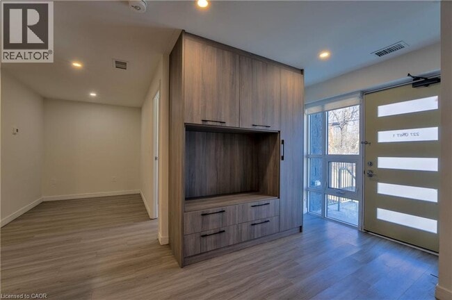 Photo - 227 Market St