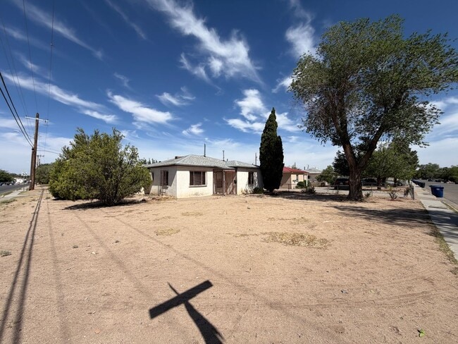Photo - 2 Bedroom Single Story Home Available Near San Mateo Blvd NE & Constitution Ave NE!