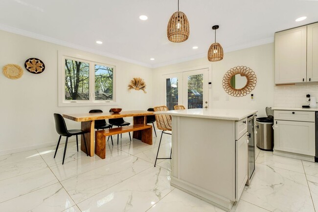 Photo - 1422 Benjamin St