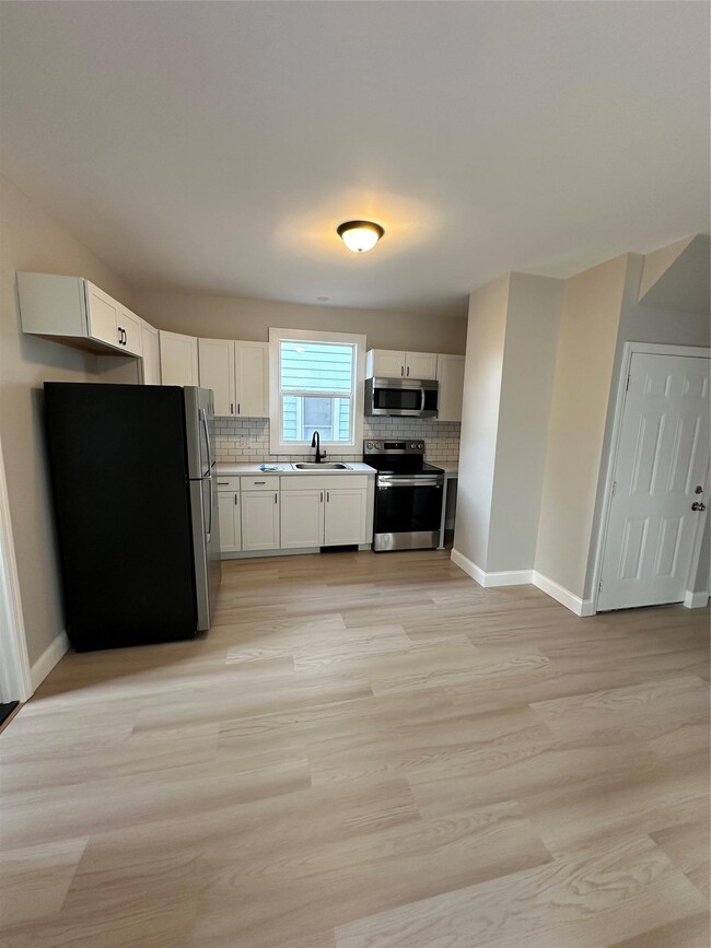 Photo - 14 Eastman Terrace Townhome