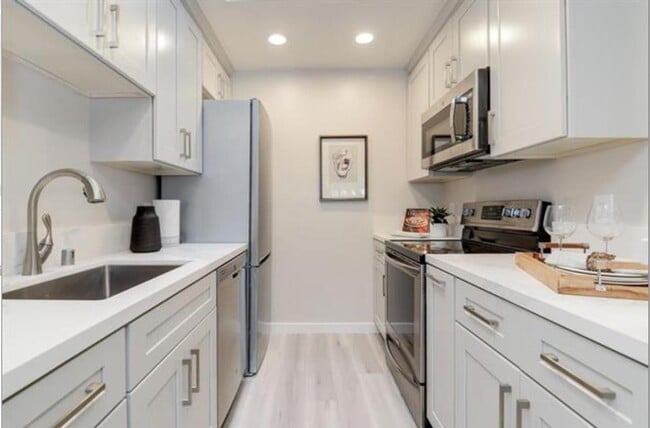 Photo - 1-Bedroom Unit with Parking in Mountain Vi... Unit 160