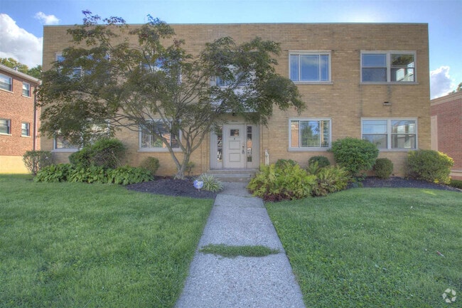 Building Photo - 11 E Lakeside Ave Unit 4 Rental