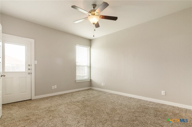 Photo - 541 Creekside Frst