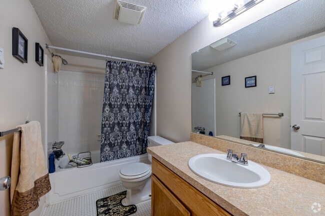 2BR, 1BA - 800SF - Bathroom