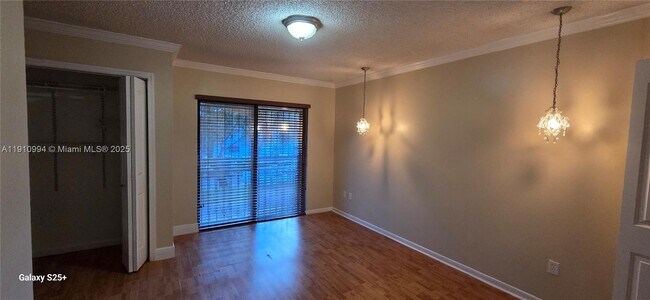 Photo - 1777 W 59th St