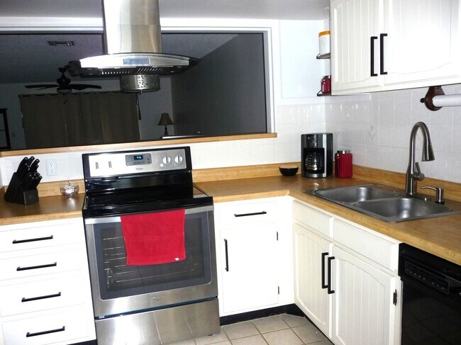 214 Queens Ct