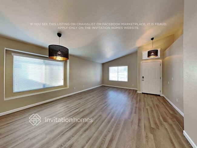 Photo - 1032 N Hudson Pl