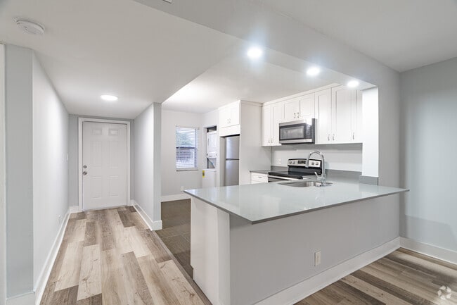 2BR, 2BA - 1,200SF - Lake Arjaro Apartments