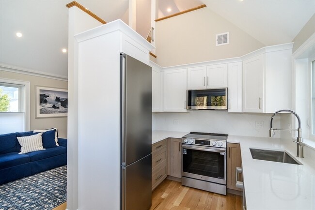 Building Photo - 12 Maugus Ave Unit 12R