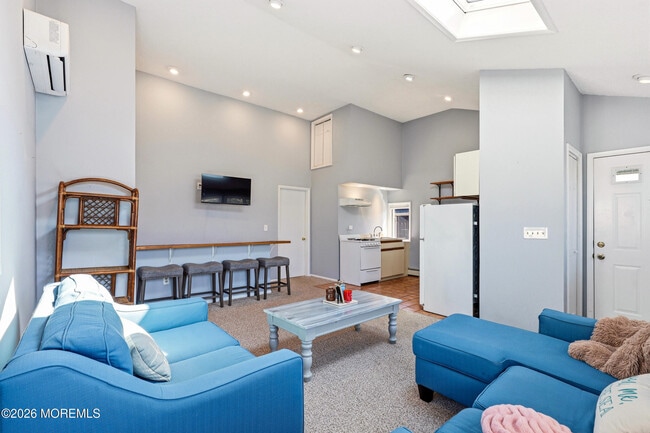 28 Waterview Way Unit Upstairs