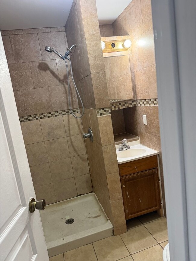 Photo - 411 Bergen Ave Unit B