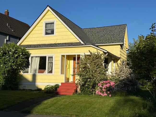 2123 Park St Unit Columbia Neighborhood 4BR/2BA