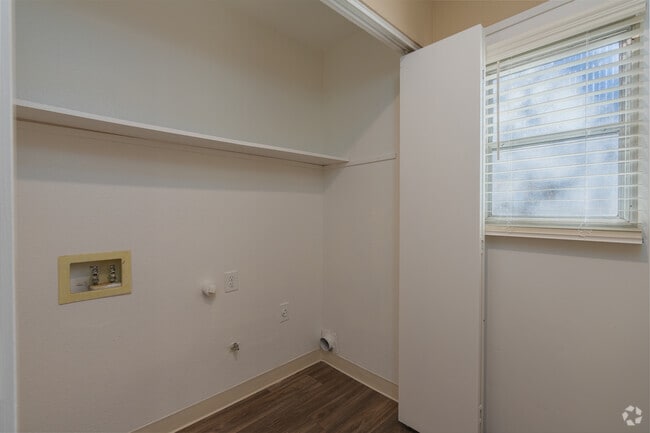 2BR, 2BA - 1190SF - Laundry Room