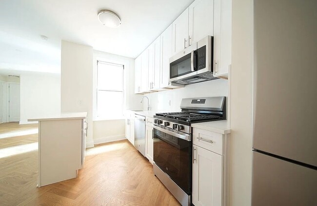 Photo - 30 Clinton St