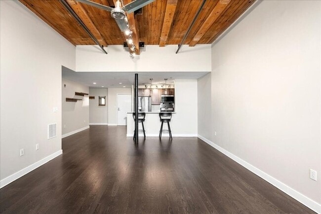 Photo - Stylish Industrial Loft with Exposed Brick, High Ceilings & Modern Kitchen Unit 143
