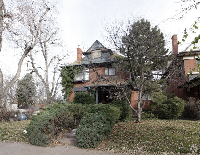 872 N Clarkson