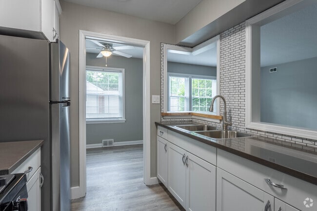 2BD, 1BA - 1,000SF