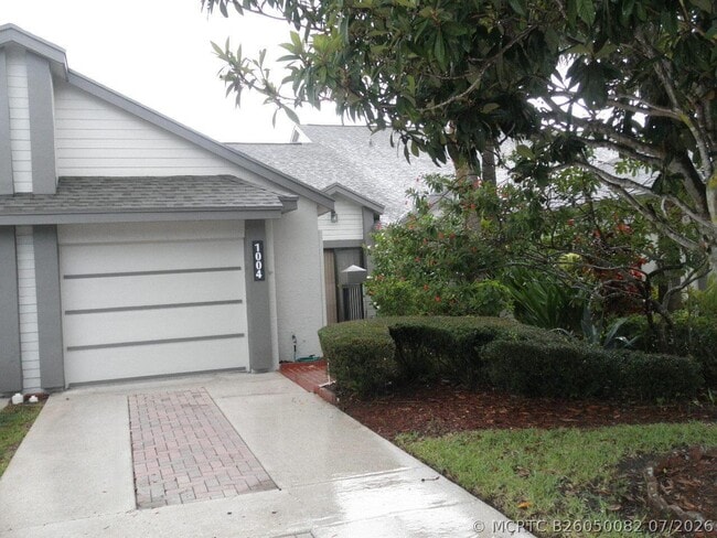 Building Photo - 1004 Landings Blvd