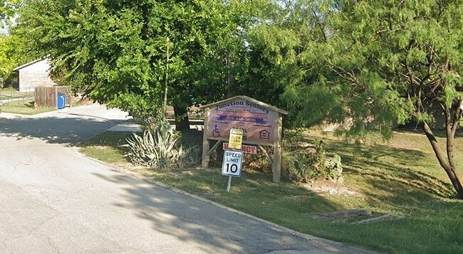 Photo - 111 NW Main St