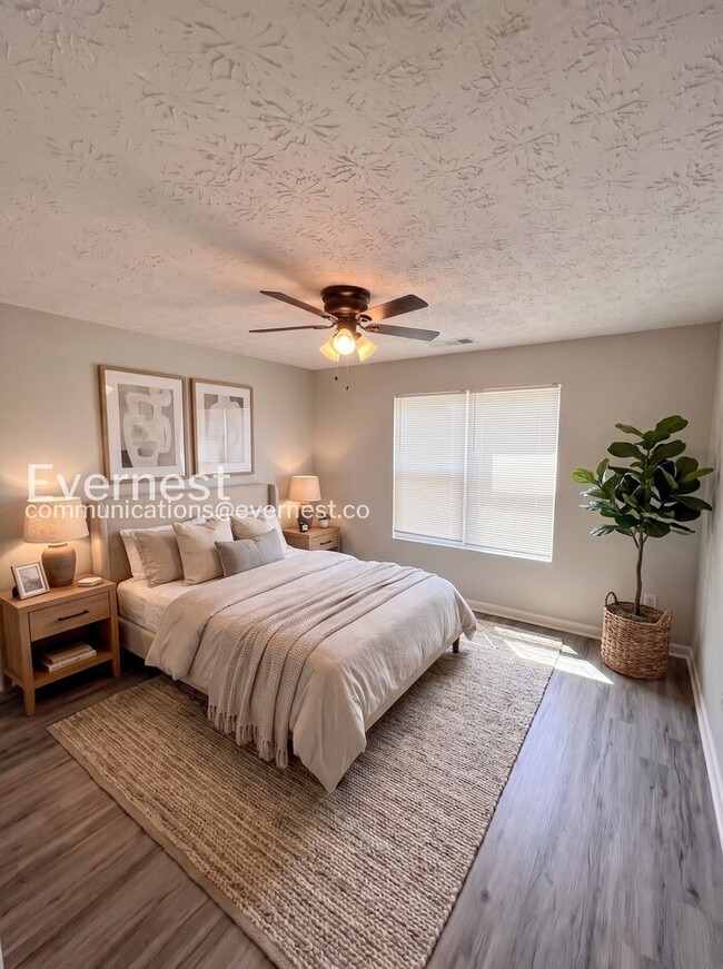 Photo - 1408 Creek View Dr