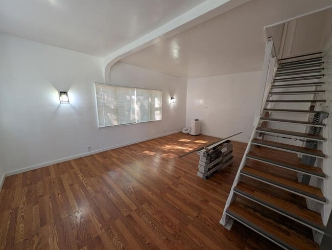 Photo - 203 N 7th Ave