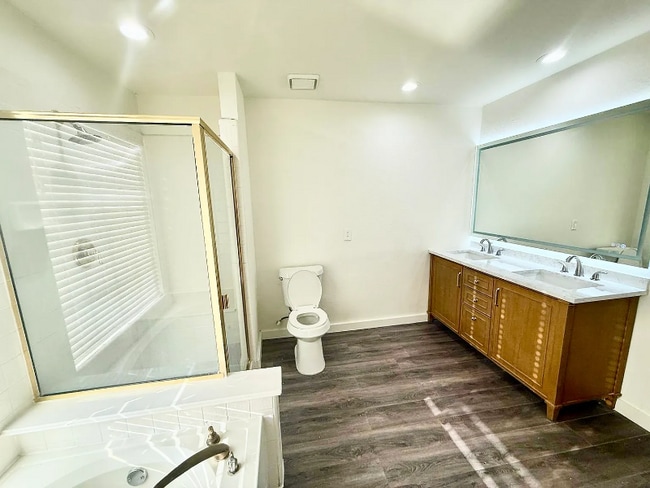 Photo - 2100 Riverplace Dr