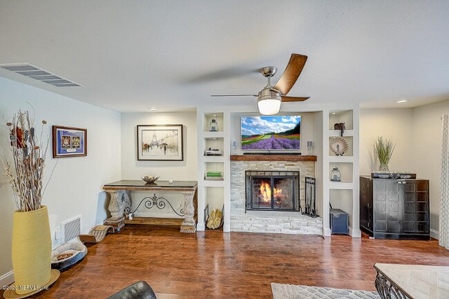 Photo - 5556 Floral Ave