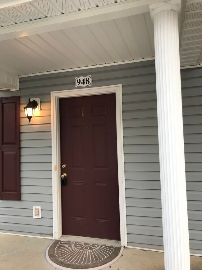 Photo - Lovely 2 Bd/1.5 Ba Townhouse