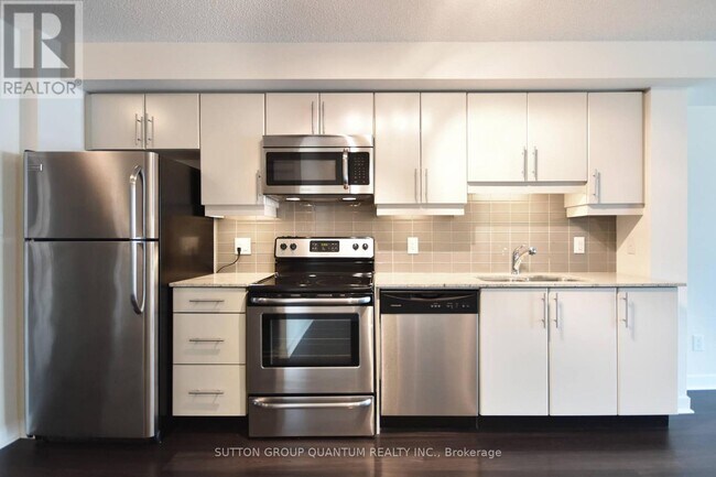 Photo - 33 Bay St. Unit 902