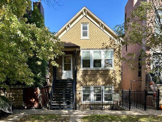 Building Photo - 2220 W Homer St Unit J01W