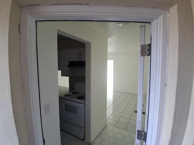 Photo - 1605 NE Miami Gardens Dr Unit 105