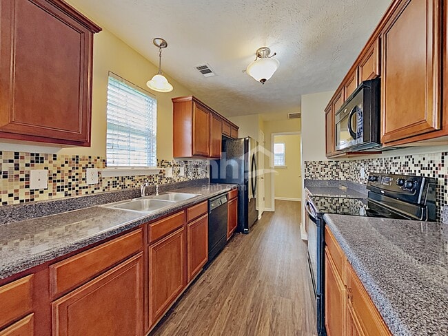 Photo - 105 Tulip Grove Pt